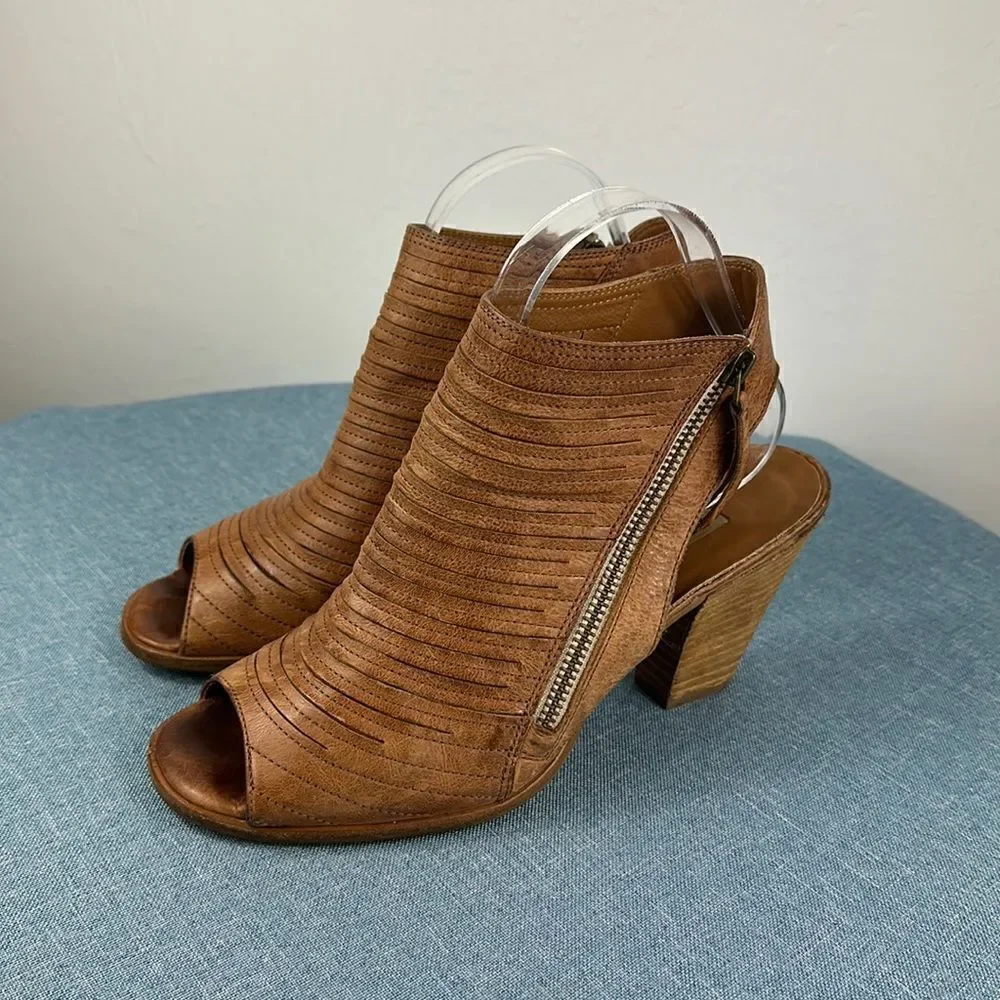 Paul Green Cayanne Peep Toe Nougat Leather Sandal Size 5.5
